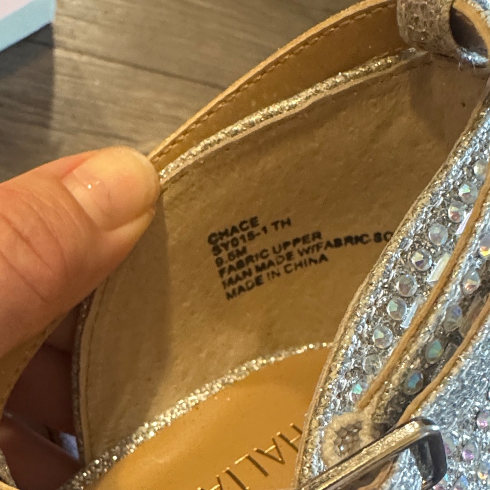 🆕 Gorgeous Thalia Sodi Silver Crystal T-Strap Peep-Toe Heels. New in Box!🎉 - Picture 5 of 7